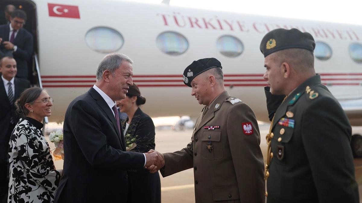 Hulusi Akar Polonya'da