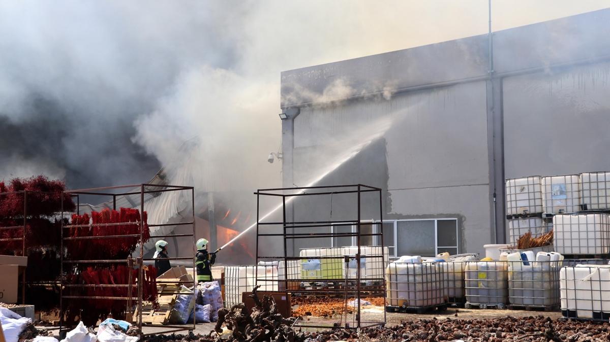 Manisa'daki fabrika yangnna mdahale ediliyor