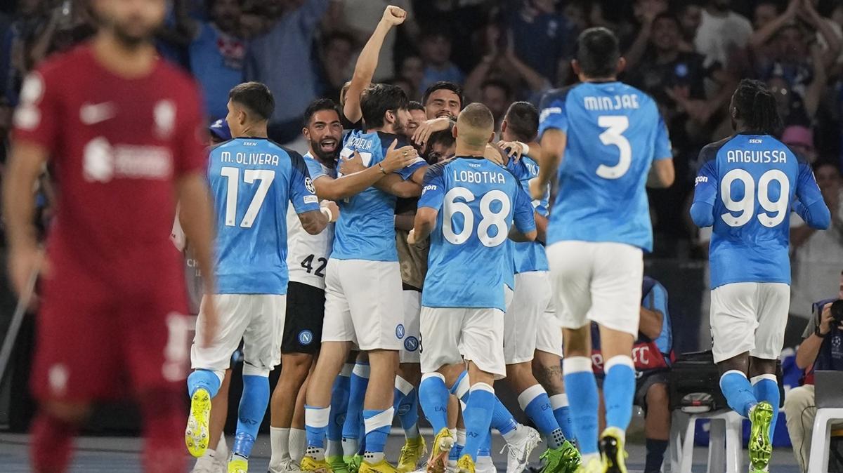 Napoli son finalist Liverpool'u darmadan etti! Tam 5 gol