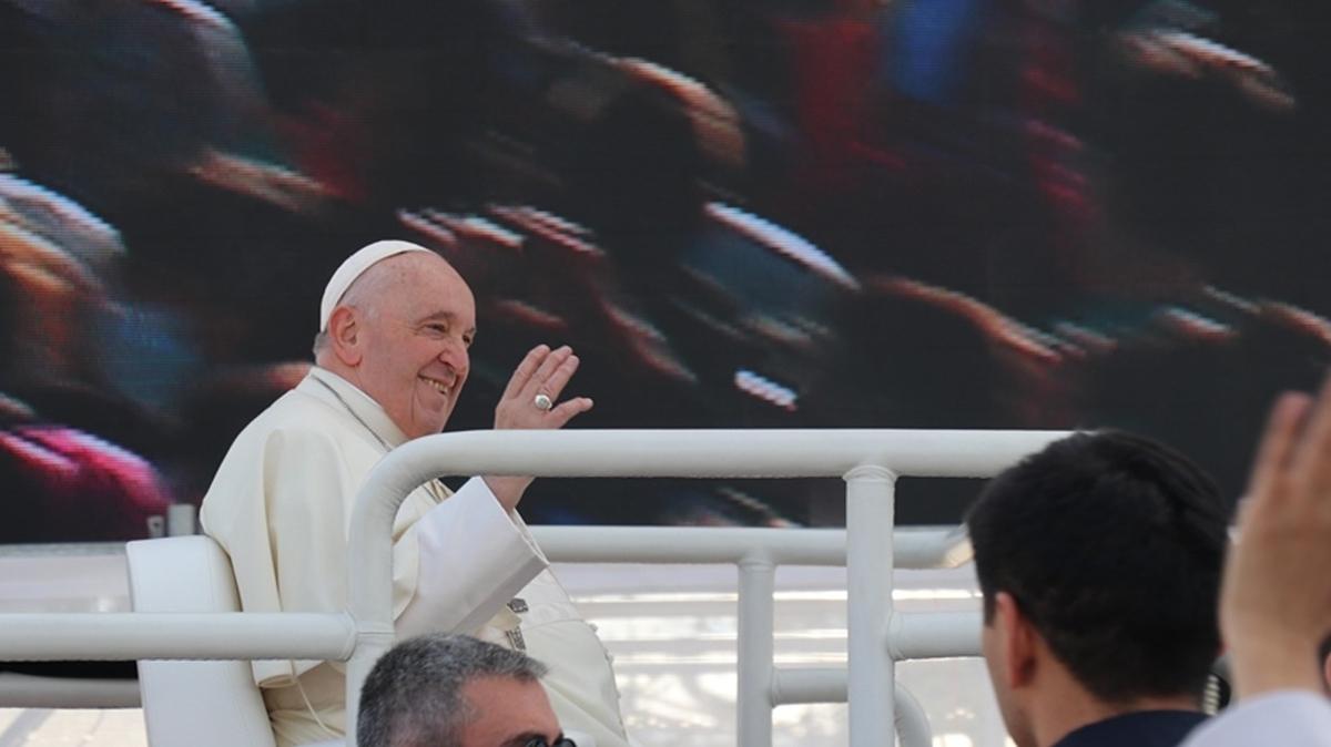 Katoliklerin ruhani lideri Papa Franciscus, Kazakistan'da ayin ynetti