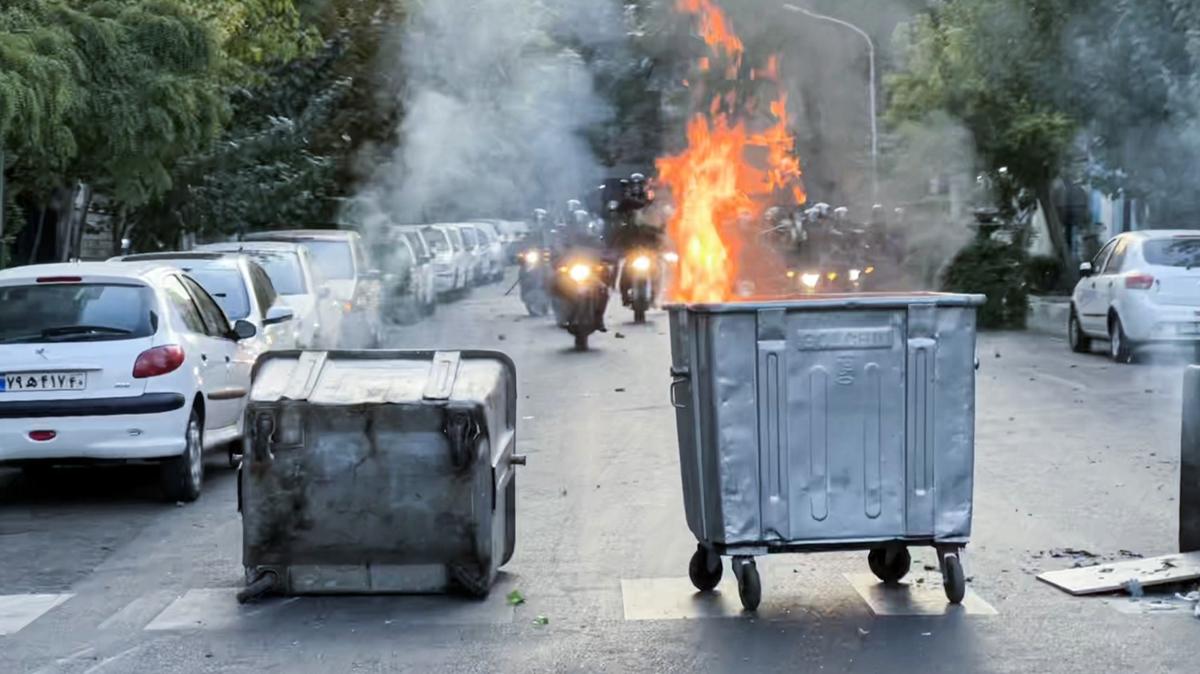 ran'da gzaltna alnan kadnn lmesi zerine balayan gsteriler sryor