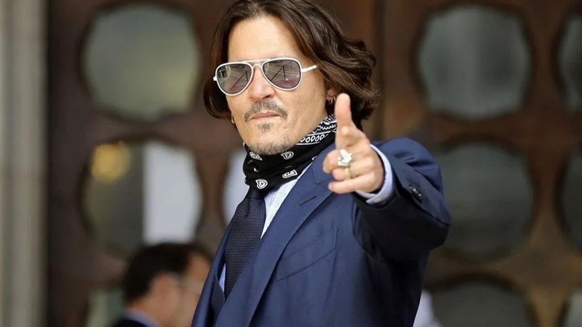 Johnny Depp'ten ters ke! Sevgilisi meer en yaknndaki isimmi