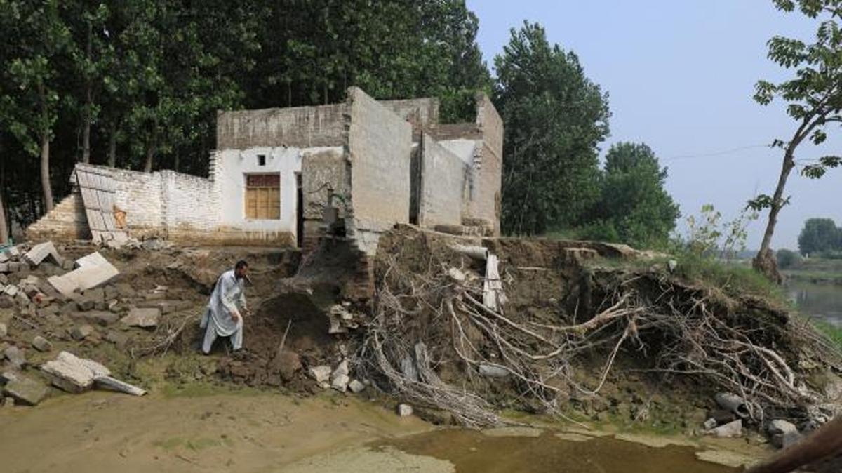 Pakistan'da muson yamurlar etkili oluyor: Can kayb 1606 oldu