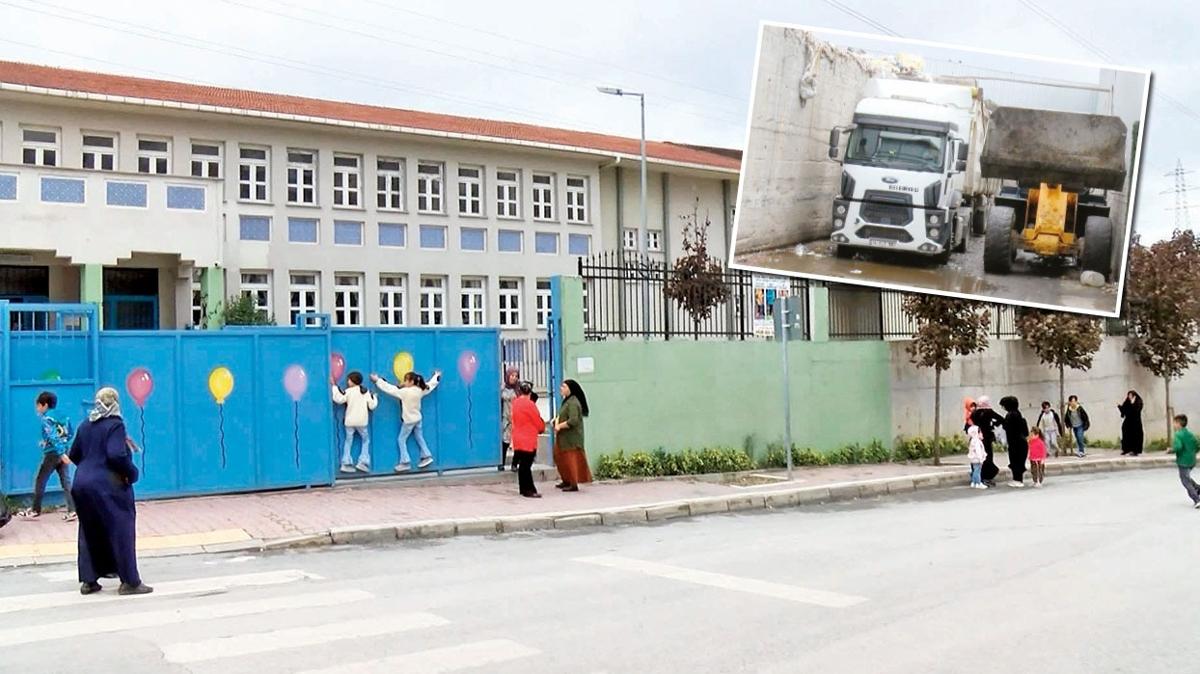 Veliler de mahalleli de isyanda! Okulun yan ba p tesisi