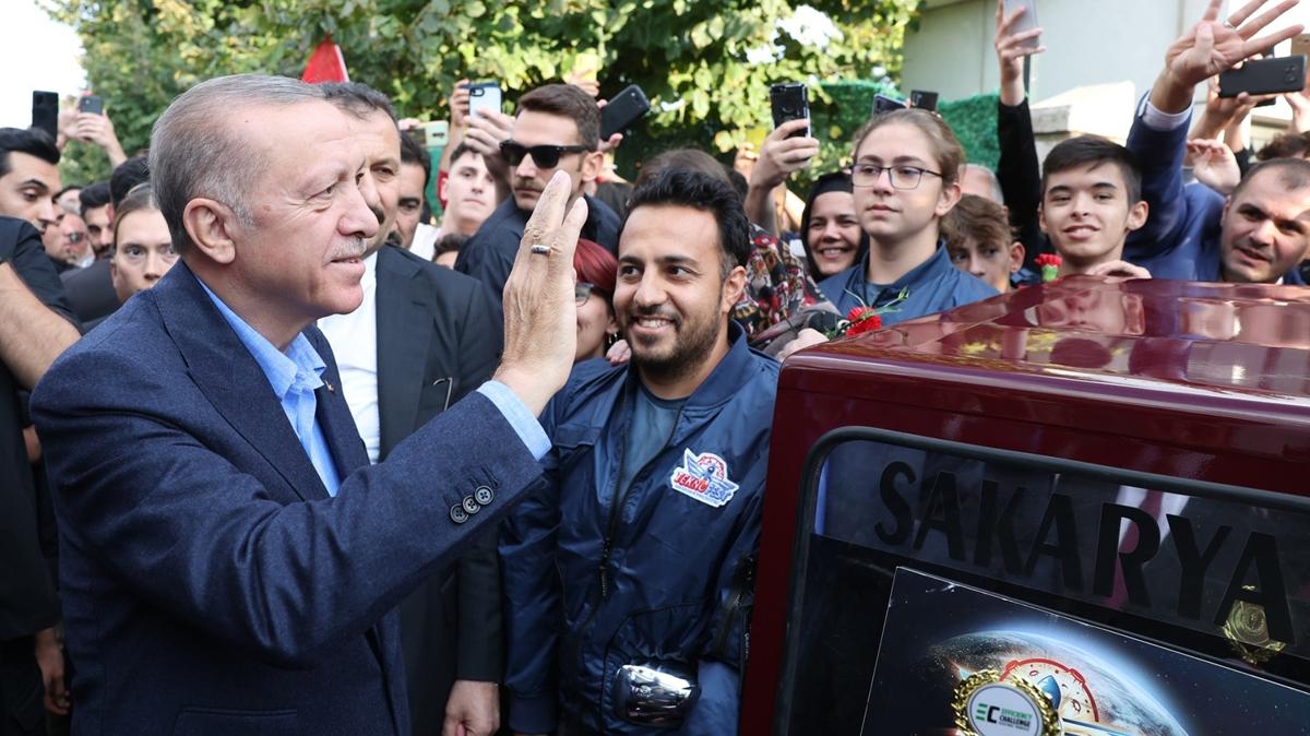 Bakan Erdoan, Sakarya Bilim ve Sanat Merkezi rencileri ile bir araya geldi