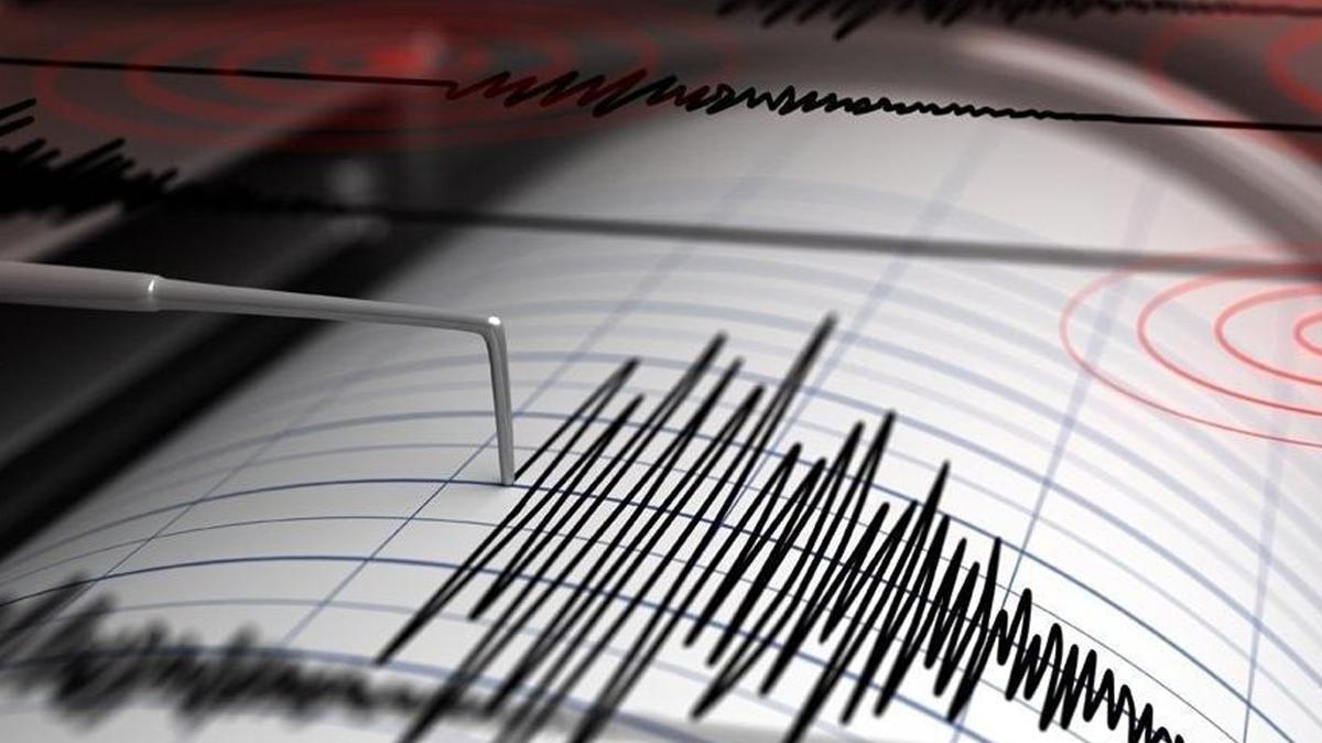 Endonezya'da 6.2 iddetinde deprem!