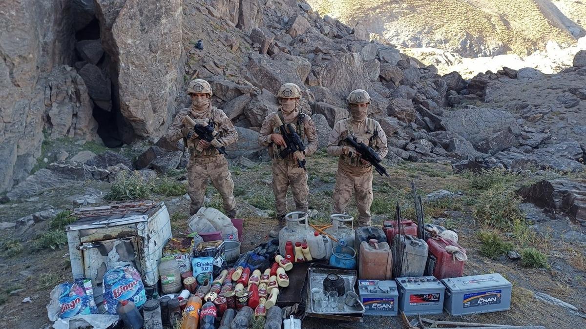 Van'da terr rgt PKK operasyonu... snak ve maaralar kullanlamaz hale getirildi