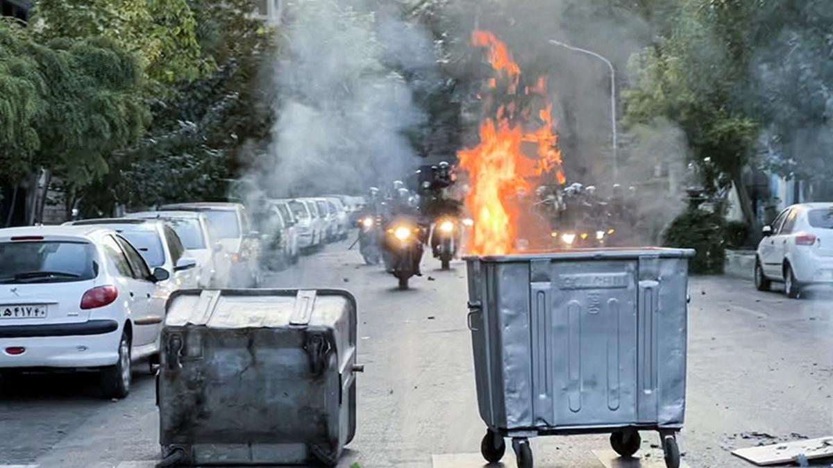 ran'da protestolar hz kesmeden devam ediyor! Tahran'dan uyar