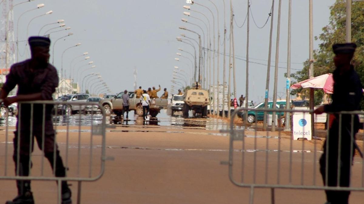 Burkina Faso'da hareketlilik: Bakanlk saray evresinde silah sesleri