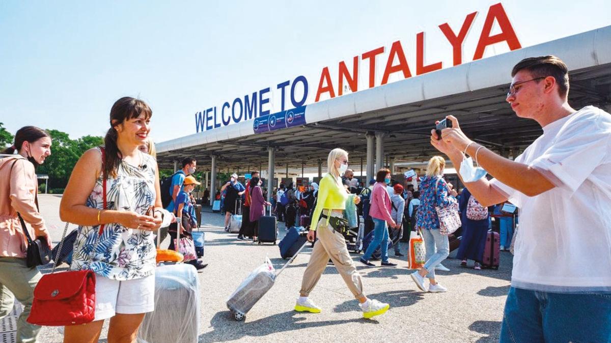 Antalya'ya gelen yabanc turist says 11 milyonu geti