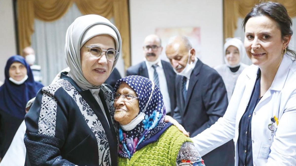 Emine Erdoan'dan Dnya Yallar Gn mesaj: Byklerimize sayg medeniyet mirasmz