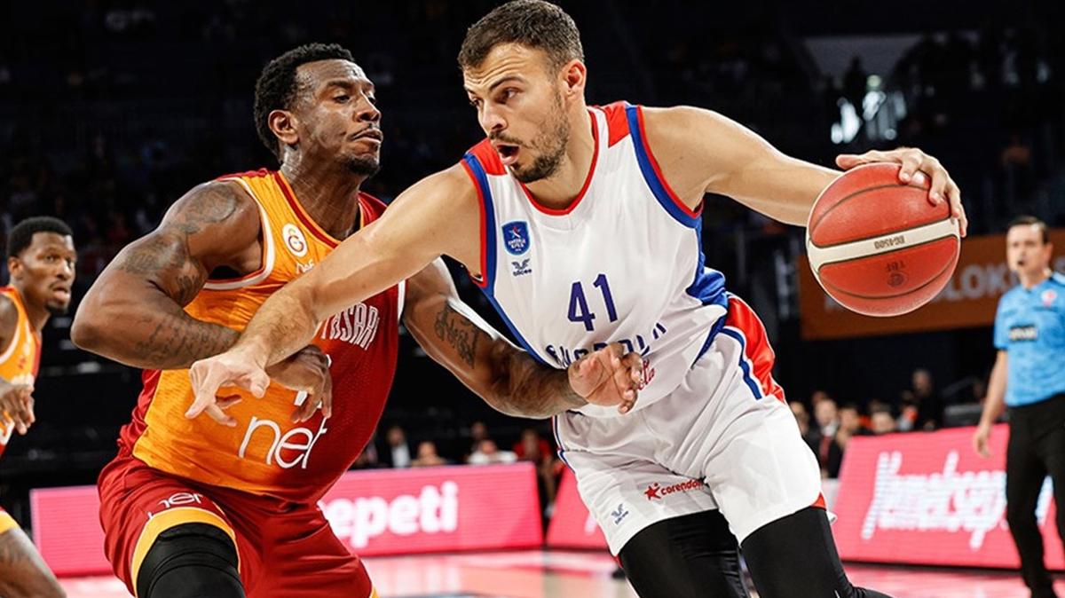 stanbul derbisinde Anadolu Efes, Galatasaray Nef'i devirdi