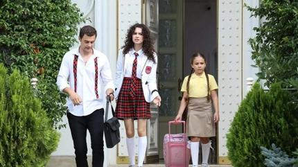 Karde�lerim'in Emel'i Aylin Akp�nar diziden ayr�l�yor mu?