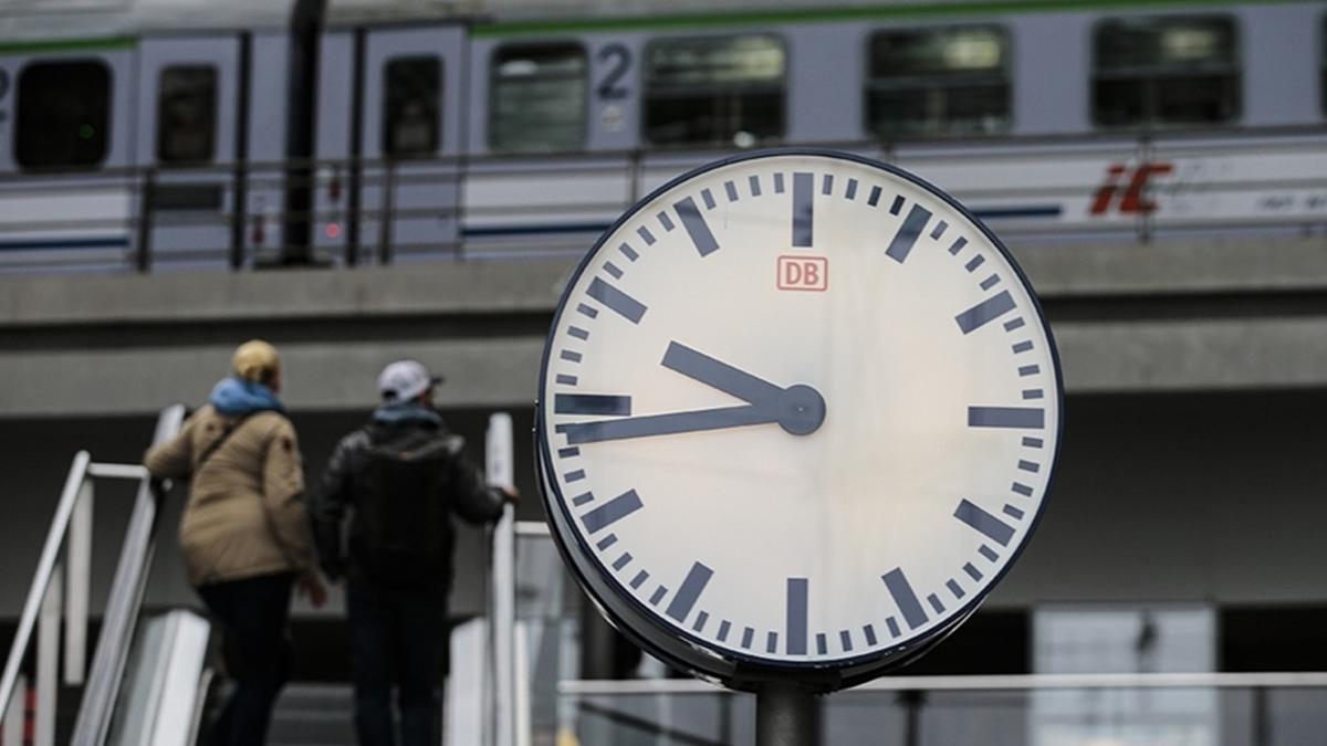 Almanya'nn kuzeyinde teknik sebepten dolay tren seferleri durdu