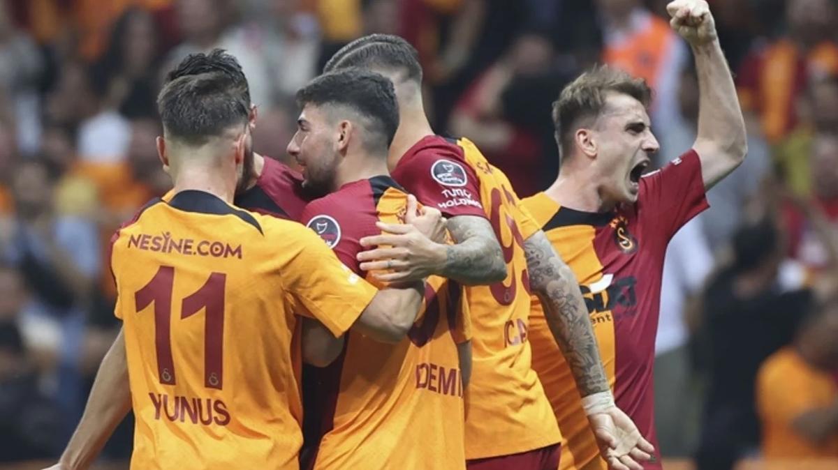 Galatasaray'da byk sevin! 10 man 9'unda...