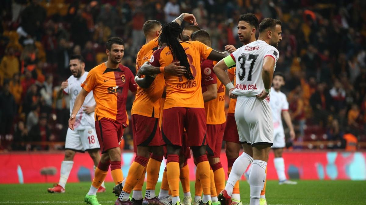 Galatasaray 11 yln ardndan rekor krd! Bunu ilk kez yaptlar