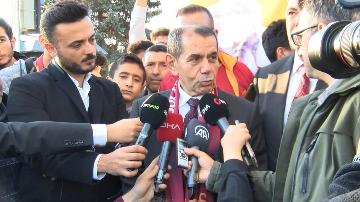 Galatasaray'da Bakan Dursun zbek nderliindeki heyet Antkabir'i ziyaret etti
