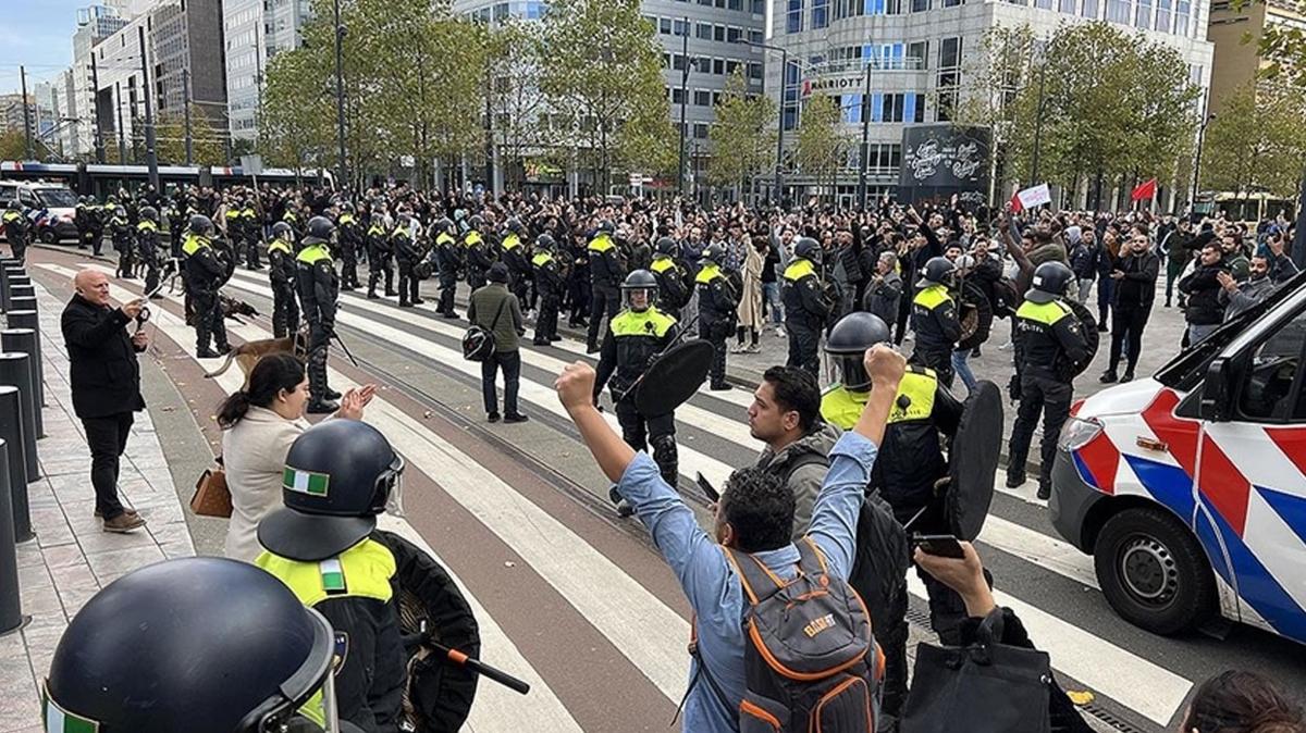 Kur'an- Kerim yakmaya kalktlar... Hollanda'da slam kart gsteri dzenlendi