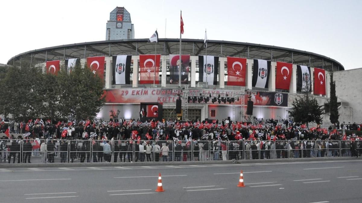 Beikta'ta 29 Ekim sevinci Vodafone Park'ta yaand! Cumhuriyet Bayram kutlamalarna youn ilgi