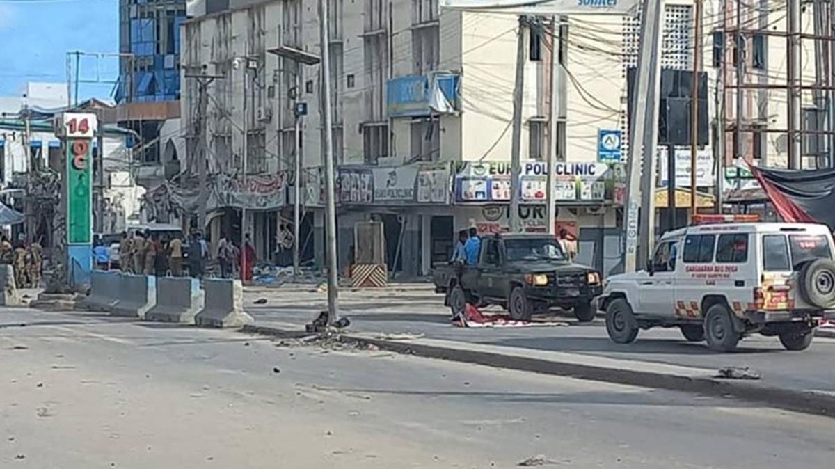 Somali'de Eitim Bakanl'na bombal saldr: ok sayda l var