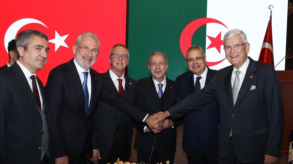 Bakan Akar, Cezayir Bamszlk Gn resepsiyonunda