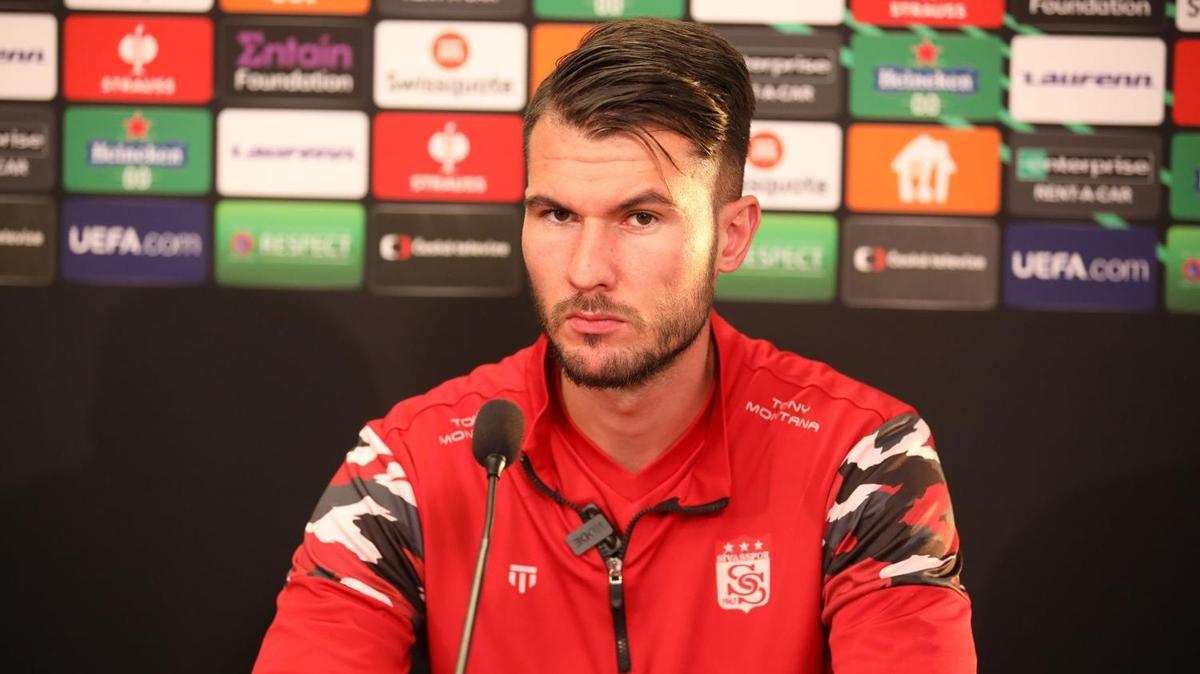 Robin Yaln Slavia Prag mandaki hedeflerini aklad: "Trkiye'ye lider olarak dnmek istiyoruz"