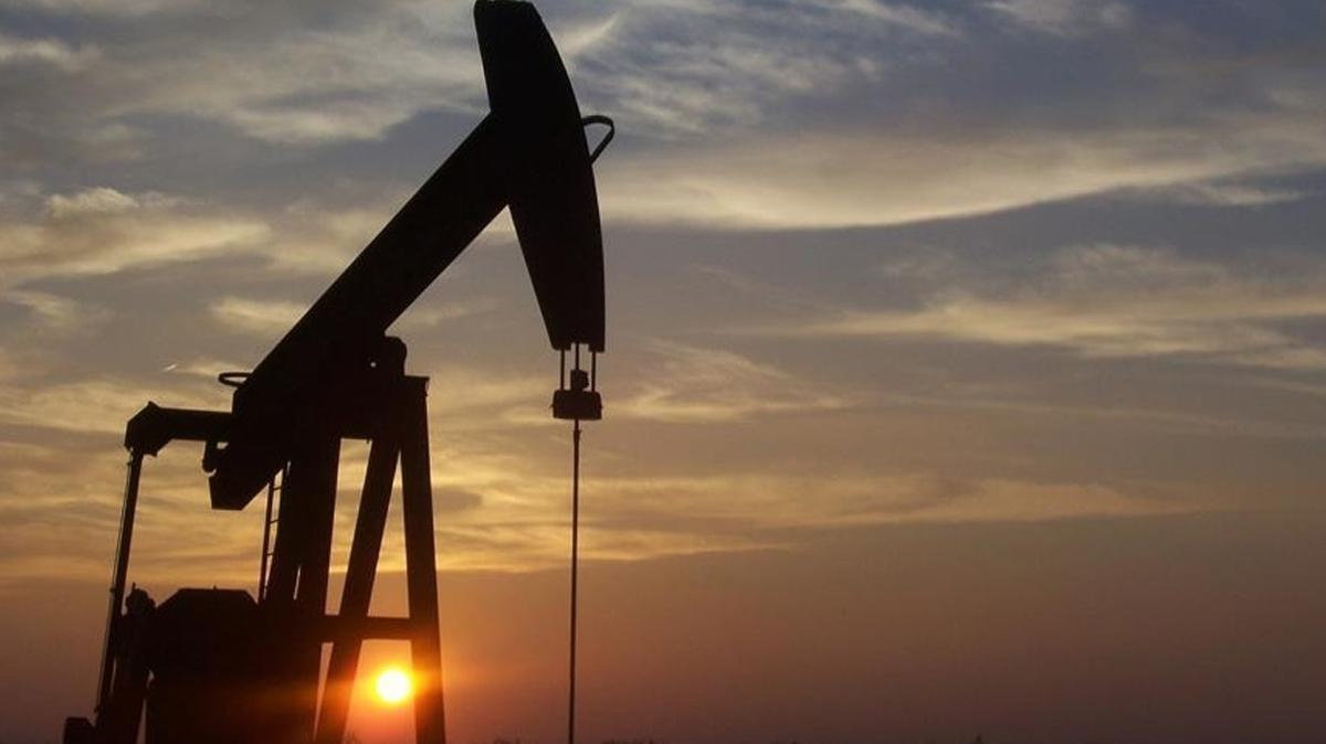 Cezayir'den petrol hamlesi... retim balad! Tam 10 bin varil