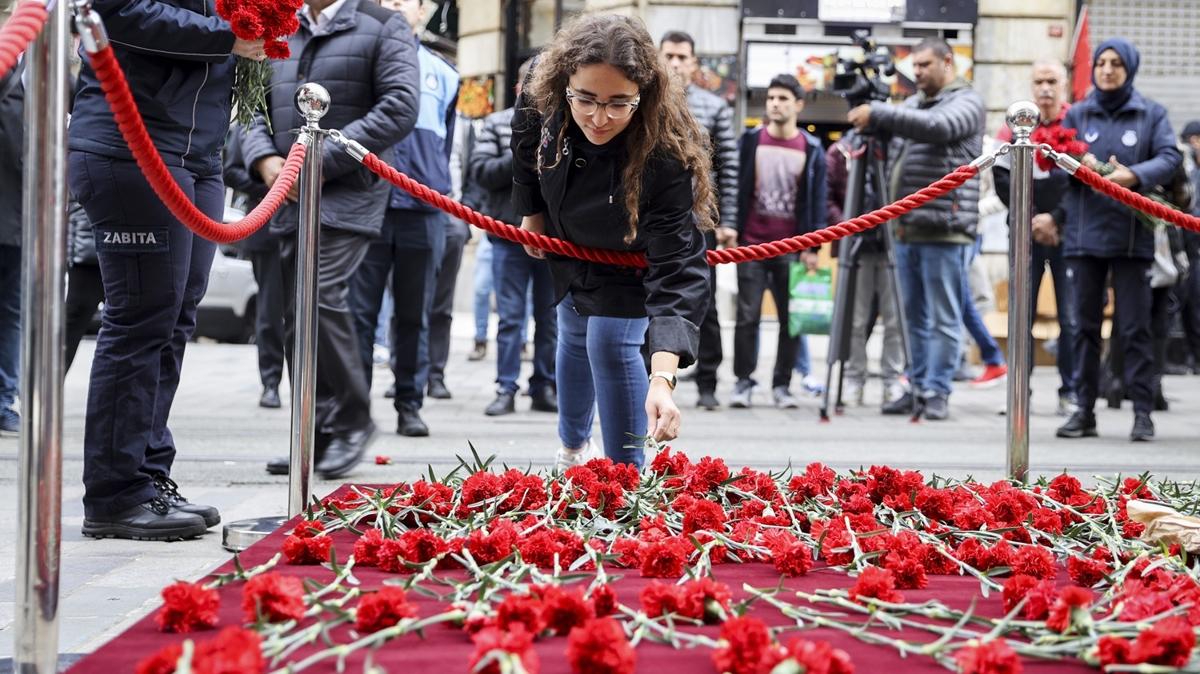 Yreimiz yand... Vatandalar saldr yerine karanfil brakt