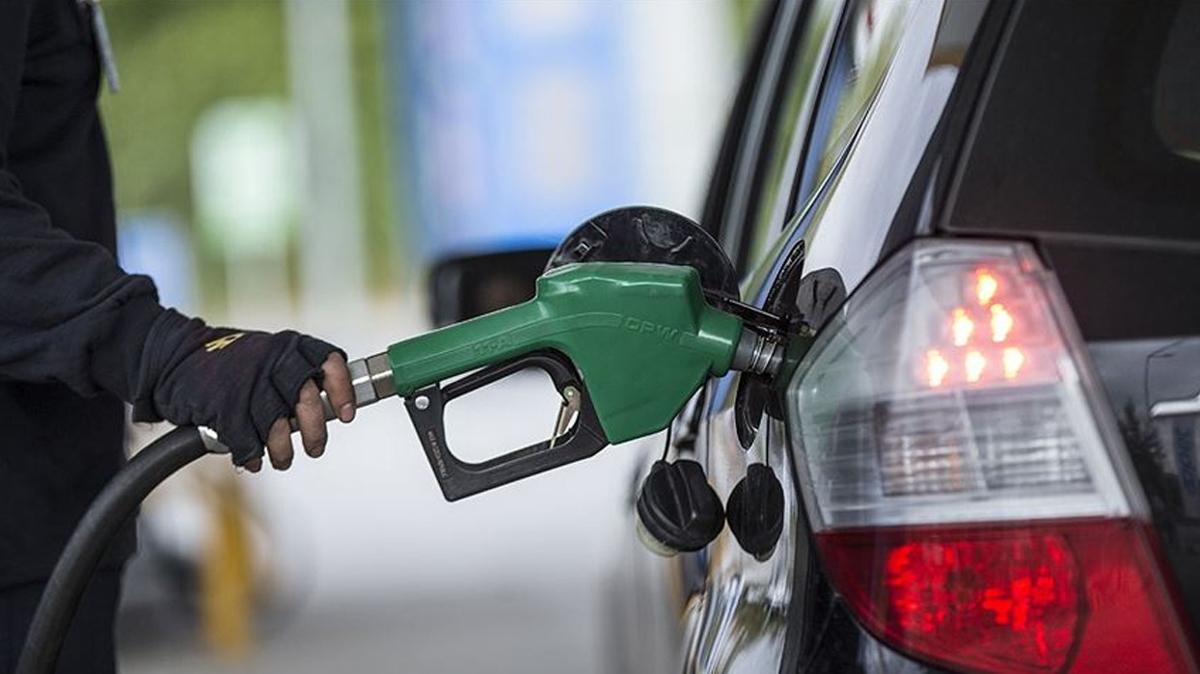 Ara sahiplerine iyi haber... Benzine indirim geldi