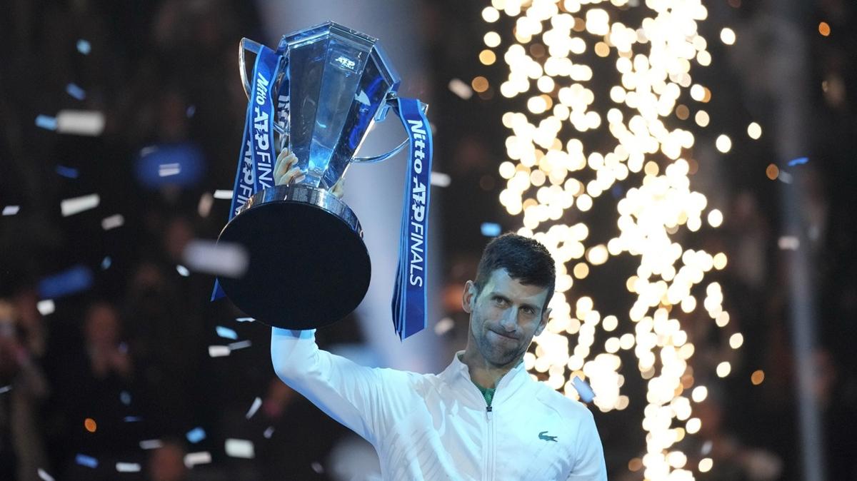 Novak+Djokovic,+Roger+Federer%E2%80%99e+ait+rekoru+egale+etti