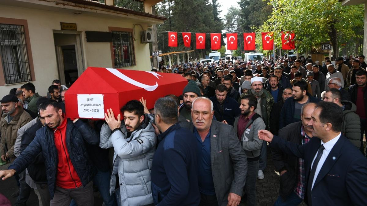 Karkam'taki saldrda ehit olmutu... retmen Ayenur Alkan son yolculuuna uurland