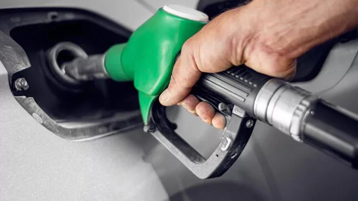 Benzine beklenen indirimi geldi... Akaryakt fiyatlar deiiyor