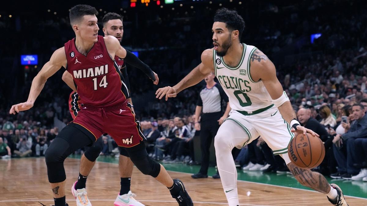 Jayson Tatum'un 49, Kevin Durant'in 39 says takmlarna galibiyeti getirdi