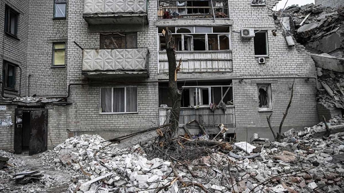 Rusya, Donetsk'teki ilerleyiini srdryor