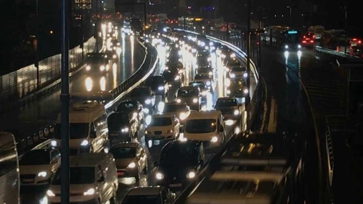 Yalar stanbul trafiini olumsuz etkiledi