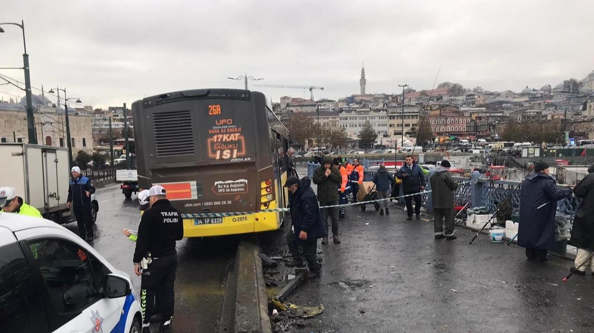 stanbul'da ETT otobs Galata Kprs'nde demir parmaklklara arpt. Yarallarn olduu kaza sonras olay yerine salk ve itfaiye ekipleri sevk edildi