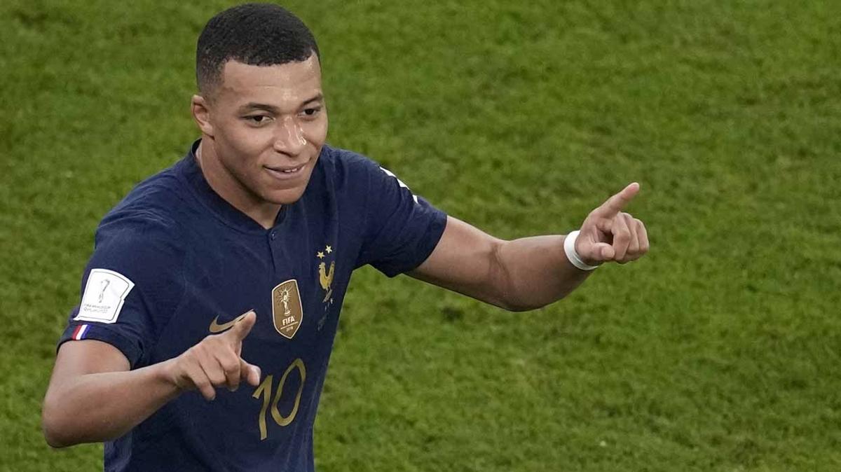 Kylian Mbappe'den alkoll iki tepkisi! Poz vermeyi reddetti