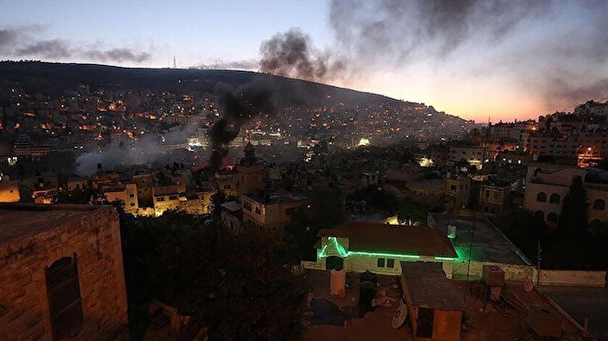 srail Nablus'taki Eski ehir'i abluka altna ald