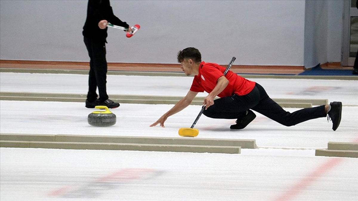 Genler Curling ampiyonasnda iki ma'da kazand!