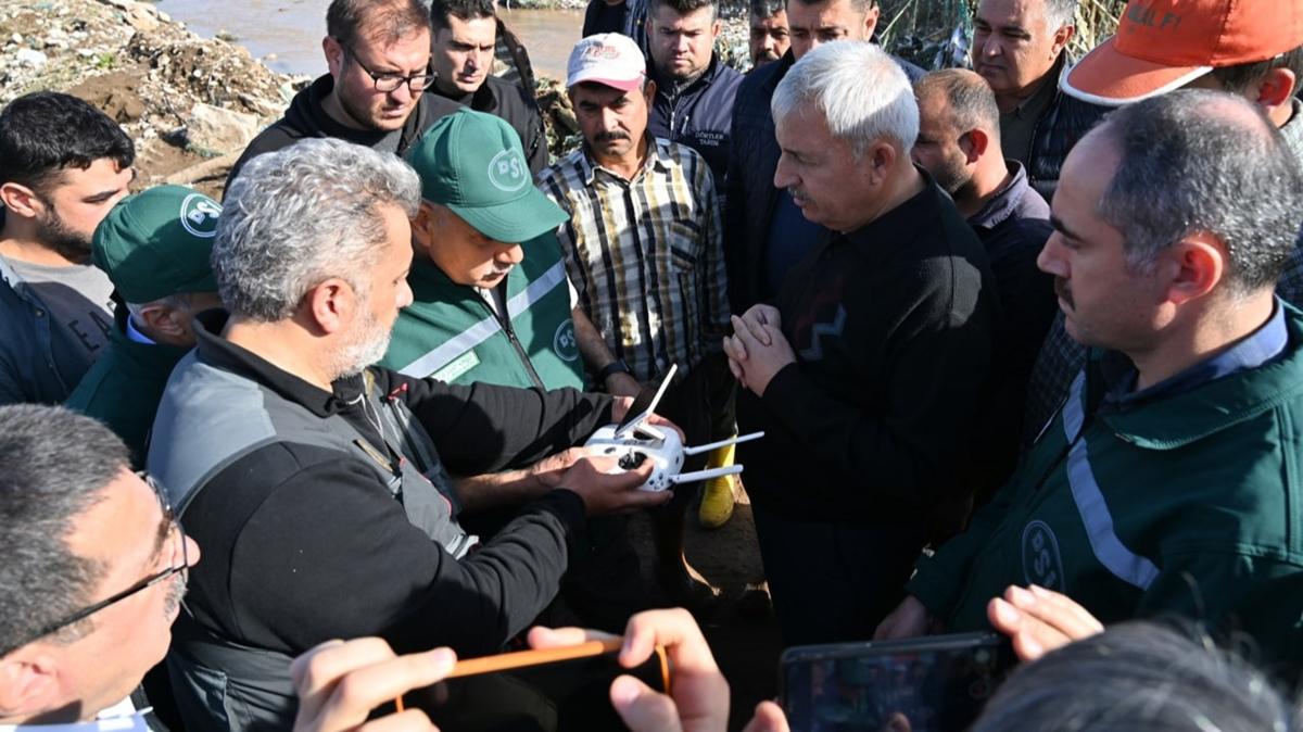 Bakan Kirici Antalya'da selden zarar gren iftileri ziyaret etti