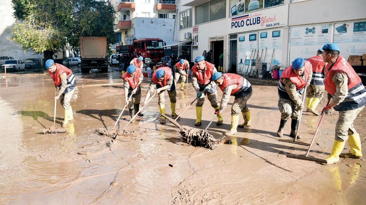 Sel felaketinin yaralar hzla sarlyor! Mehmetik yardma kotu