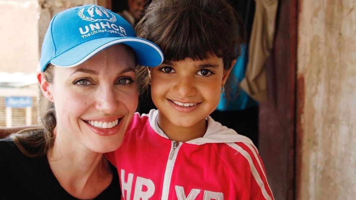 nl oyuncu Angelina Jolie, BM mlteci ajansndaki "zel Eli" grevinden ayrld
