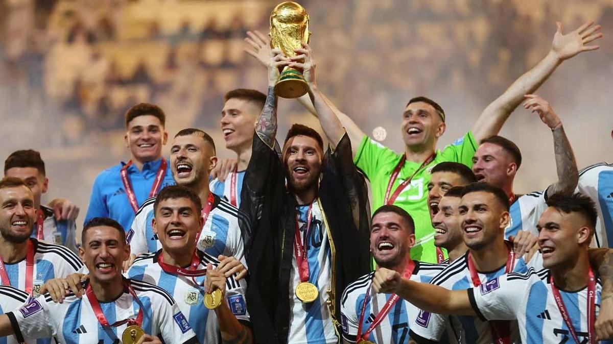 Lionel Messi'nin başarısı dünya basınında: 'Kupa tanrının ellerinde'