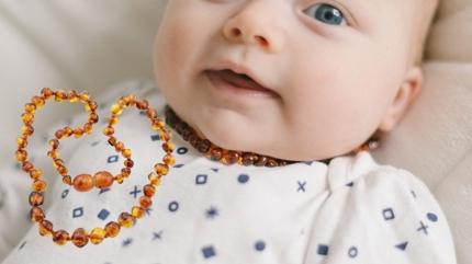 Bebeklere kehribar kolyesi neden taklr? Kehribar tann faydalar