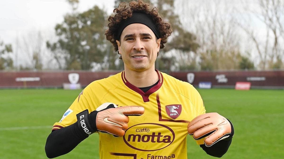 37 yandaki Guillermo Ochoa, Serie A'ya gitti! 6 aylk imzay att