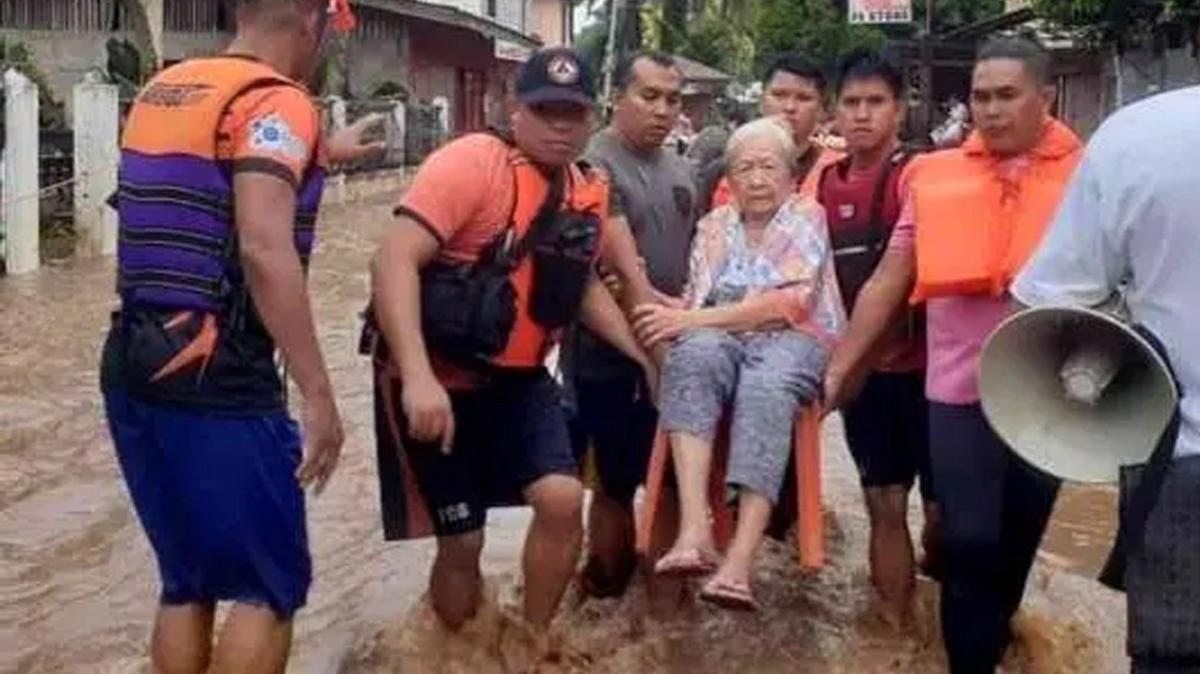 Filipinler'deki sel felaketinde l says artyor