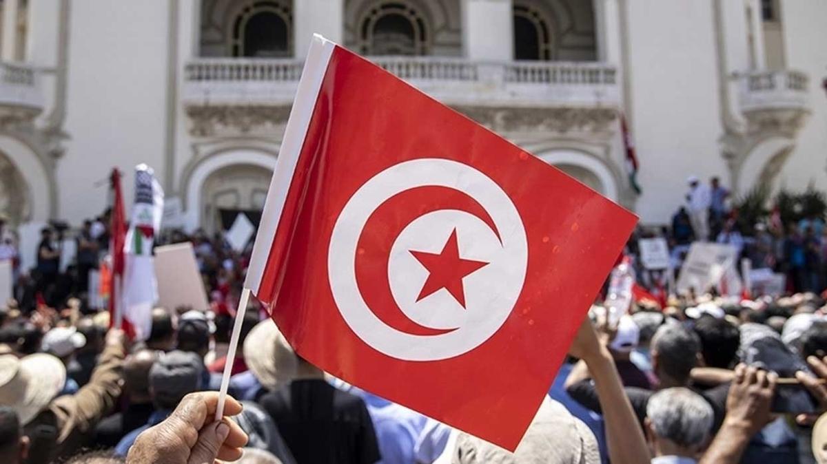 Tunus'ta olaanst hal 0 Ocak 2023'e kadar uzatld
