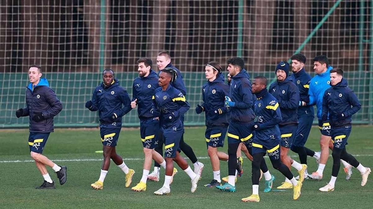 Fenerbahe'de derbi ncesi Arao ve Serdar Aziz gelimesi! dmana katlmadlar