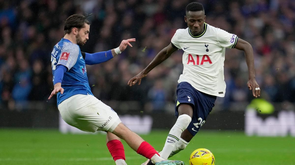 Tottenham, Portsmouth'u 1-0 yenerek adn bir st tura yazdrd