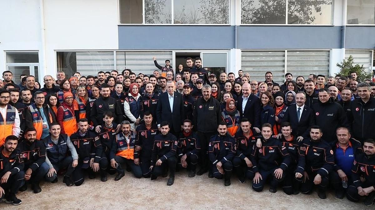 Bakan Erdoan, Antalya'da AFAD personeliyle bir araya geldi